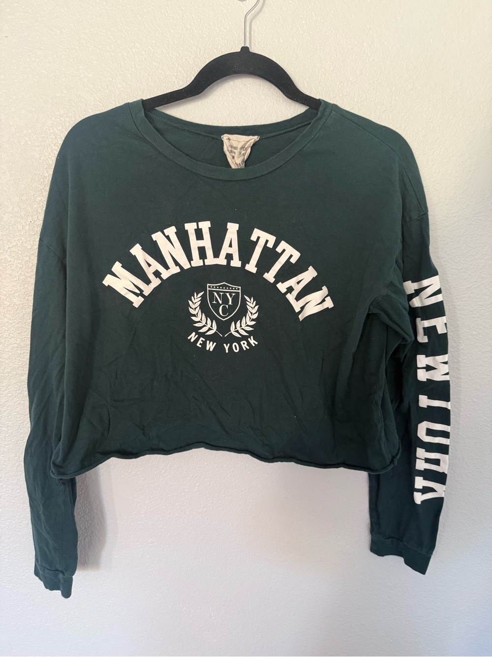 French Pastry Forest Green Manhattan Long Sleeve Graphic Crop Top Size Medium